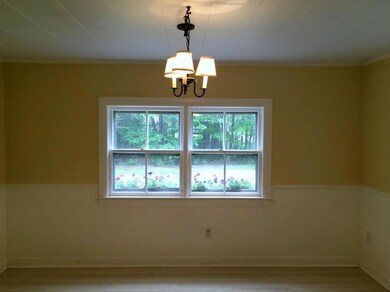 Dining room off kitchen, livingroom...