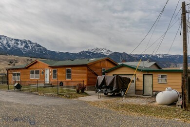 112 S Yellowstone St, Gardiner, MT 59030 - photo 3