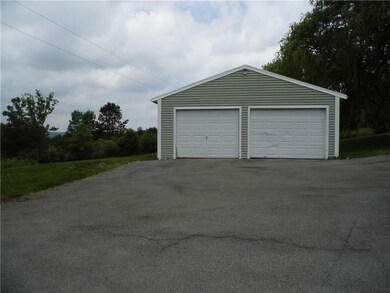 Detached garage/workshop.