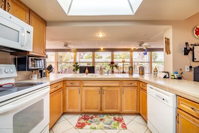 Spacious Kitchen/Walk In Pantry