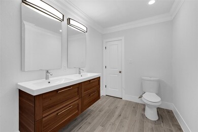 Dual vanity sink with extra storage space undernea