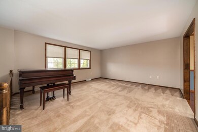 4146 Ricklyn Dr, Chambersburg, PA 17202 - photo 3