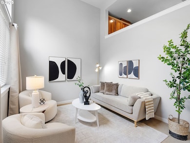 Living Room/Entrance