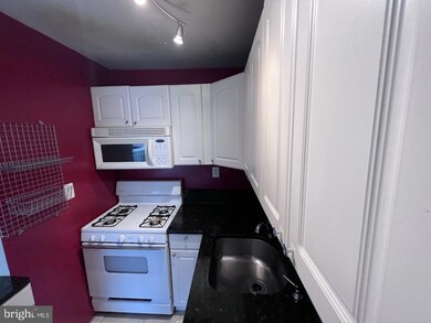 Lafayette Park unit 205, Falls Church, VA 22041 - photo 4