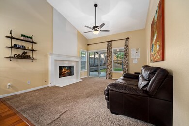 42311 21 Camden Way_-16