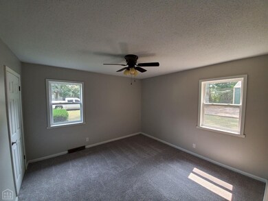 504 Magnolia Dr, Paragould, AR 72450 - photo 2