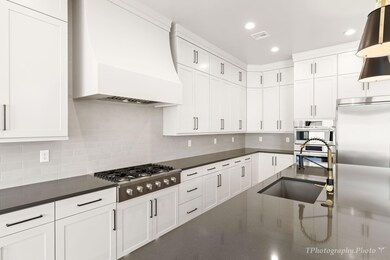 37-web-or-mls-1569 W Approach Ln-35
