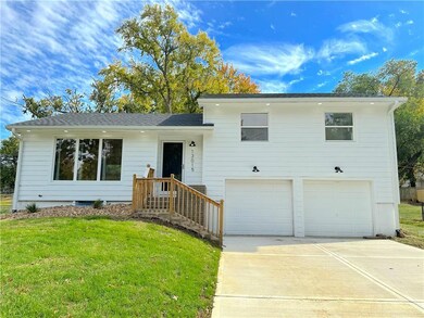 13015 Pennycross Rd, Lenexa, KS 66215 - photo 3