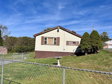 362 Glade St, Shady Spring, WV 25918 - photo 2