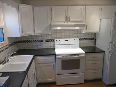 Kitchen (1 of 3)