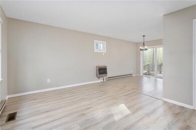 709 Weatherby Ln, Greensboro, NC 27406 - photo 6