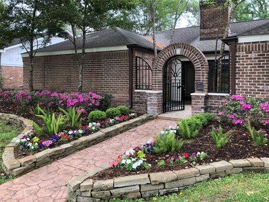 10007 Cedar Creek Dr, Houston, TX 77042 - photo 2