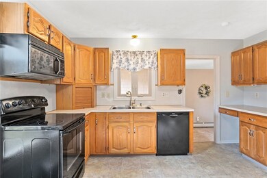 8 Lynn Dr, Coventry, RI 02816 - photo 5