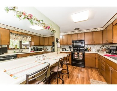 19 Pilgrim Rd, Lawrence, MA 01843 - photo 5