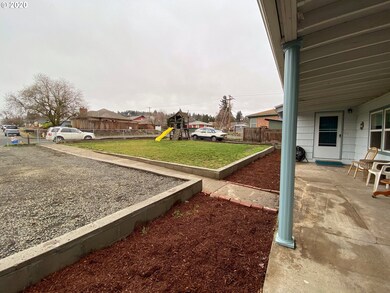 1301 Jordan St, the Dalles, OR 97058 - photo 2