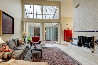 10125 Valley Forge Dr, Houston, TX 77042 - photo 3