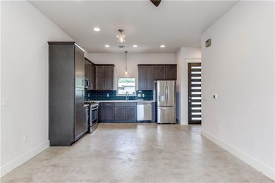 Kitchen with appliances with stainless steel fini