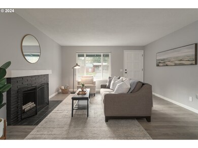 Living Room/Entrance