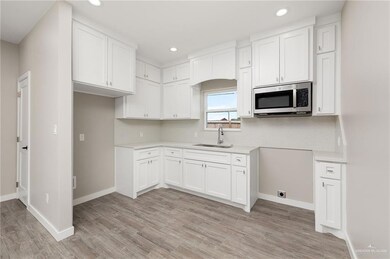 2714 Primrose Dr unit 4, Progreso Lakes, TX 78596 - photo 6