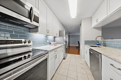 3150 N Sheridan Rd unit 25CD, Chicago, IL 60657 - photo 7