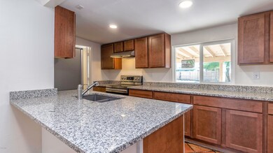 3249 E Sunnyside Ln-16