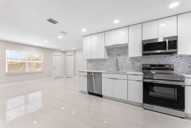 2329 West Dr, West Palm Beach, FL 33409 - photo 7