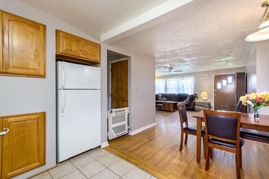 Eating Area/Kitchen
