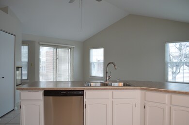 1657 Glengarry Ct unit 104, Algonquin, IL 60102 - photo 6