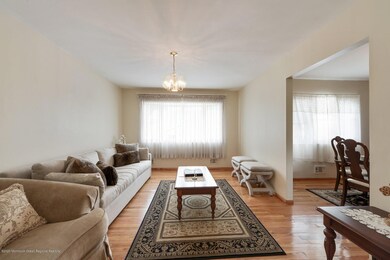 08_07Living_Room_mls