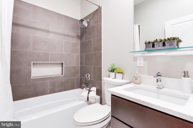 30 Hanover Place NW unit 1, Washington, DC 20001 - photo 3