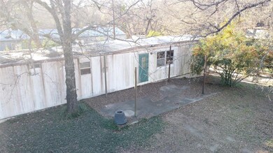 538 Blue Jay Ct, Granbury, TX 76049 - photo 2