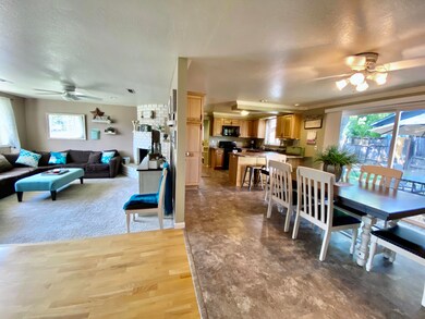 605 N 5th St, Central Point, OR 97502 - photo 3