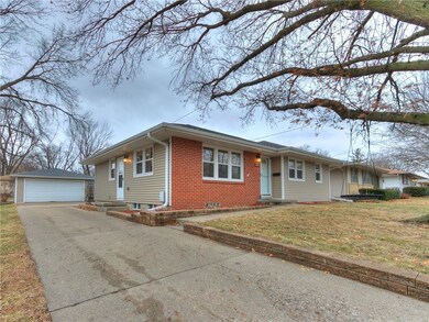 3512 Brinkwood Rd, Des Moines, IA 50310 - photo 3