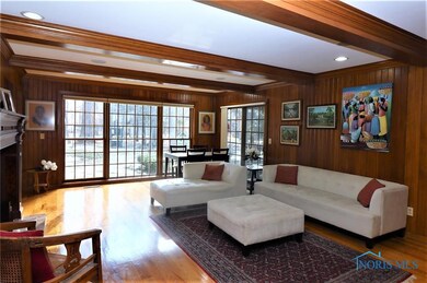 4543 Forestview Dr, Ottawa Hills, OH 43615 - photo 3