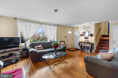 6686 Collinsdale Rd, Parkville, MD 21234 - photo 5