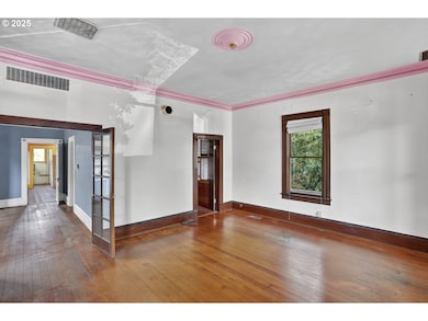 Living Room-Vaulted Ceilings