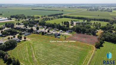 1334 NE 4th St, Madison, SD 57042 - photo 3