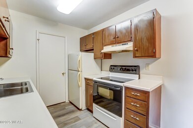 2275 n cable rd 212 (7)