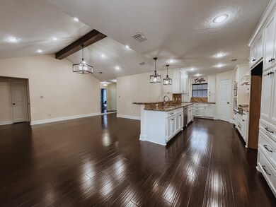 800 Live Oak Ave, Bay City, TX 77414 - photo 5