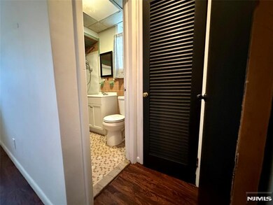 530 Valley Brook Ave unit 2nd Floor, Lyndhurst, NJ 07071 - photo 5