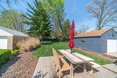 DECK/ BACKYARD