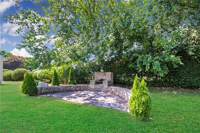 37 W Arch St, Pawcatuck, CT 06379 - photo 5