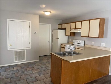 201 S Baggett St unit 9, Prairie Grove, AR 72753 - photo 3