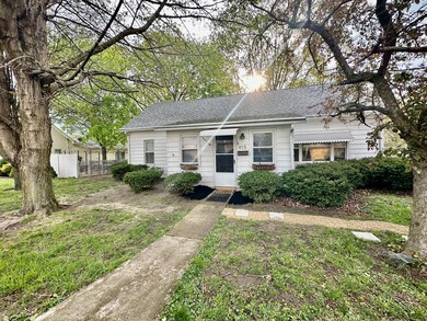 915 7th St, Covington, IN 47932 - photo 3