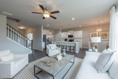 004 Bright and open floor plan with elev