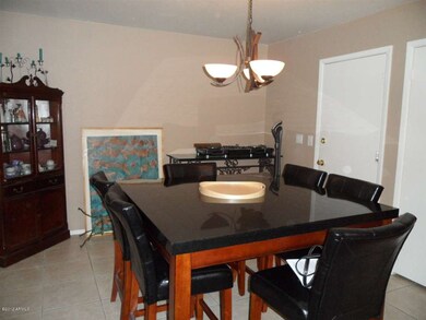 eat-in kitchen