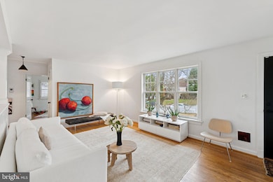 2704 Ross Rd, Chevy Chase, MD 20815 - photo 4