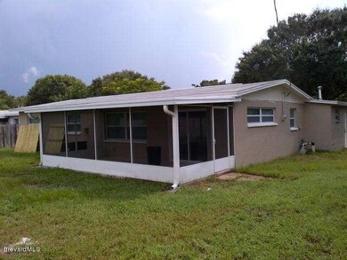 LARGE SCREEN PORCH