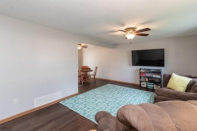 1801 48th St, Des Moines, IA 50310 - photo 6