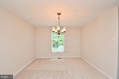 9815 Summerday Dr, Burke, VA 22015 - photo 6